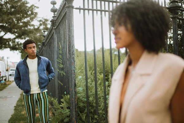 Comment styliser des robes en crochet pour des sorties décontractées?